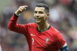 开云体育官网-澳洲足球新晋选手表现突出，引人注目