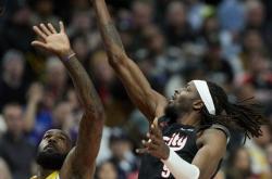 开云下载-火箭险胜马刺，抢回关键一场