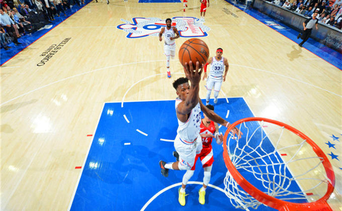 抢断高手行动敏捷带领球队夺胜 抢断高手行动敏捷带领球队夺胜