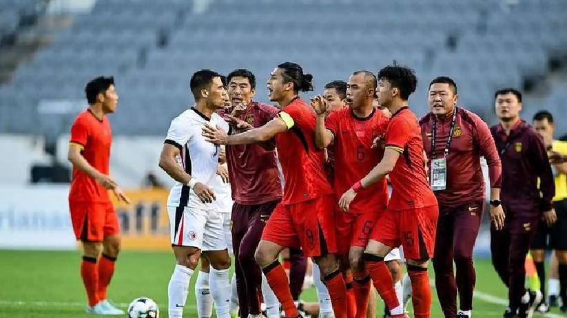 中国足球比赛中球员表现带来喜怒哀乐! 中国足球比赛中球员表现带来喜怒哀乐!