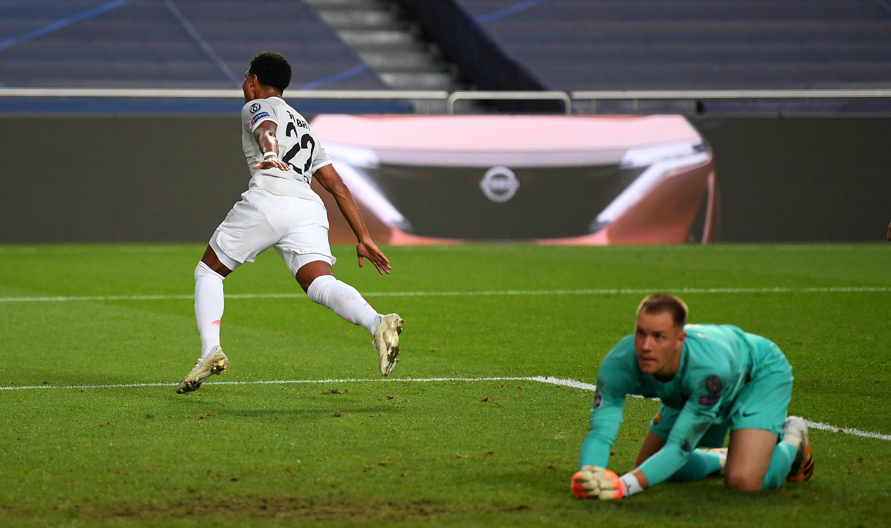 关于汉诺威门将出色表现,全场多次扑救的信息 关于汉诺威门将出色表现,全场多次扑救的信息