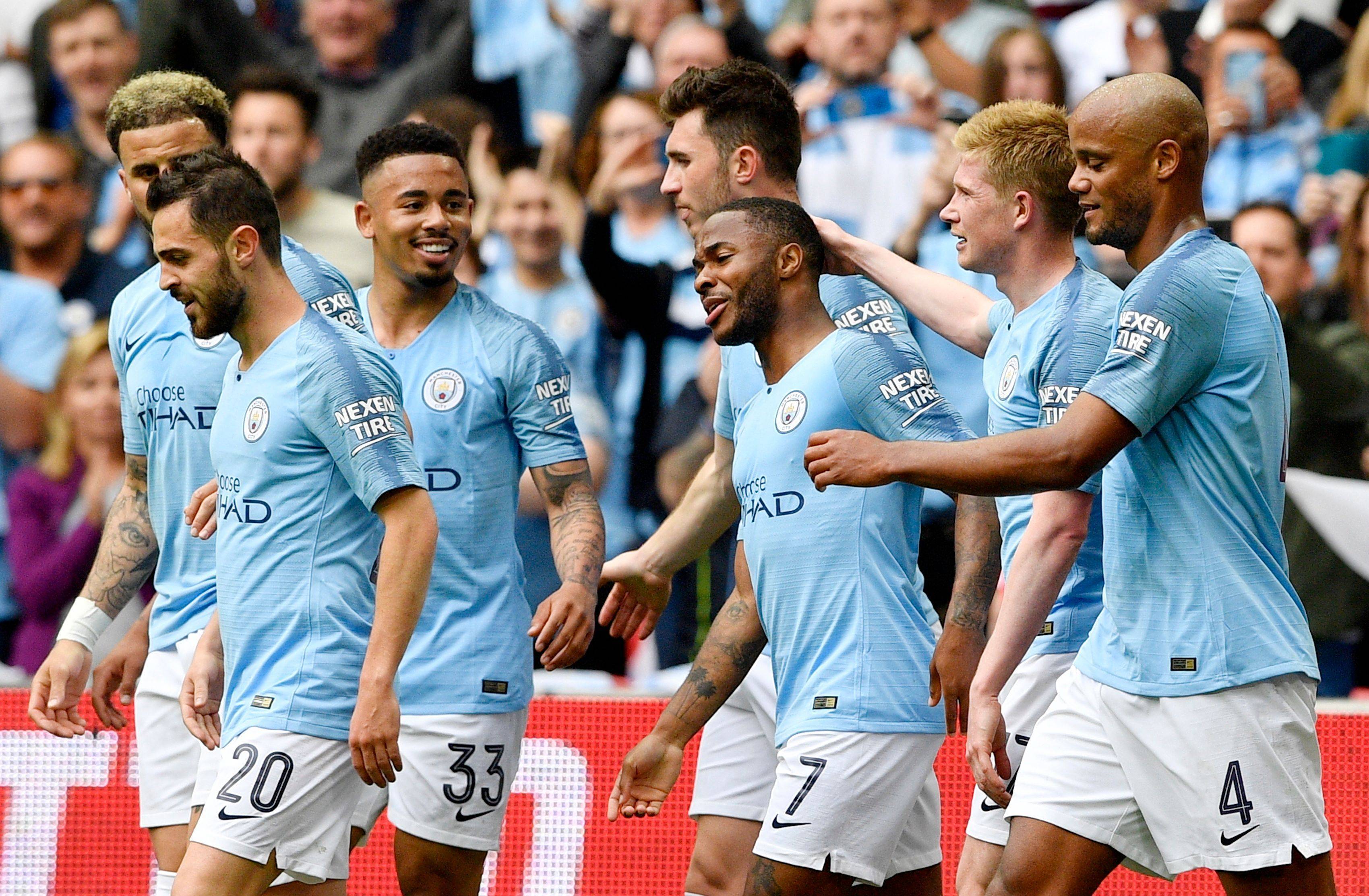 包含曼城中场控球优势明显，传控比例高达%的词条