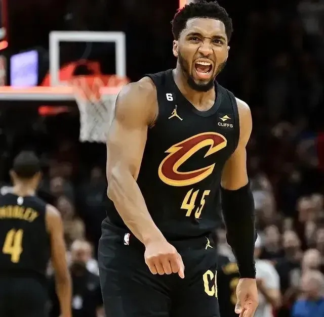 爵士逆转奇才，米切尔独得26分